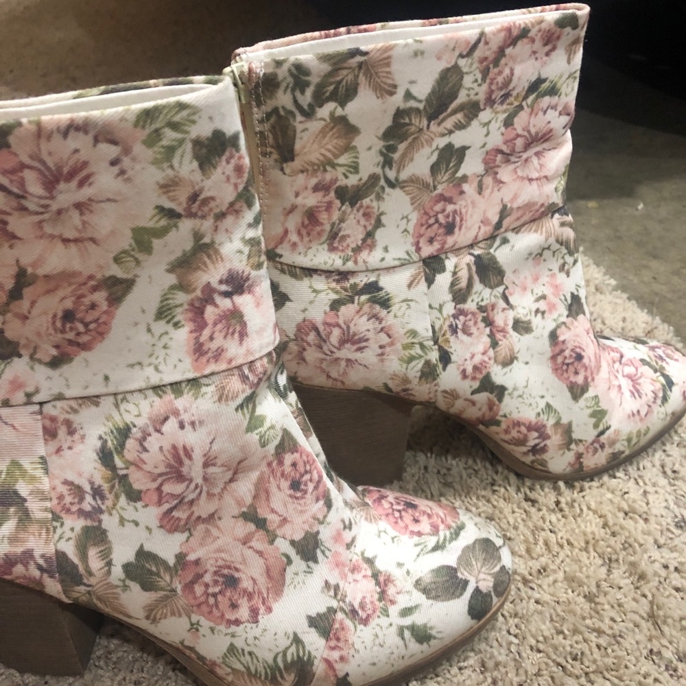 Booties. - Picture 2 of 8